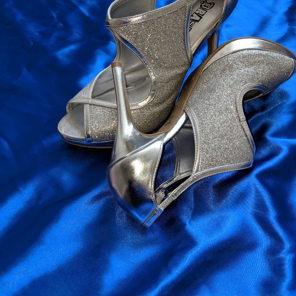 High heels - Picture 3 of 3